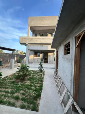 Villa en vente à Agbavi à 200m de la Nationale No2 – 30 millions FCFA à revoir