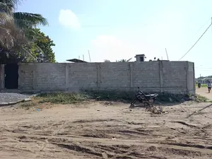 Terrain demi-lot 300 m² à vendre au Port à côté du TP3 à Lomé – 35 millions FCFA — photo 3