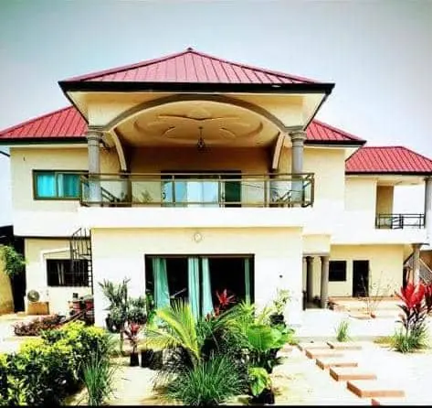 Villa duplex 4 chambres en vente en angle de rue à Agoè Légbassito – 150 millions FCFA
