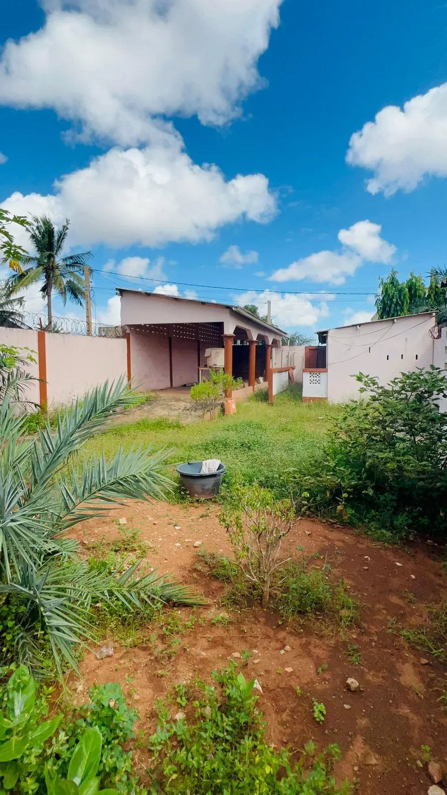 Villa 3 chambres avec dépendance et magasin en vente à Agoè Assiyéyé – 30 000 000 FCFA