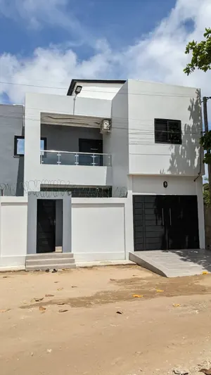 Villa 5 pièces à vendre à Baguida derrière la Cité BOAD – 50 millions FCFA
