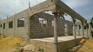 Terrain 5 lots clôturé avec construction inachevée en vente à Aného Sewatchikope côté lac – 150 millions FCFA — photo 2