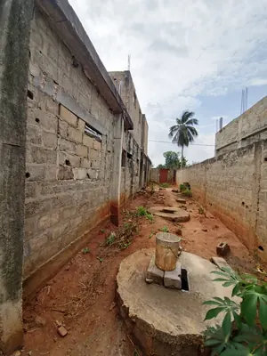 Vente d'une villa inachevée à Sogbossito Catholique, 4 chambres + 2 appartements, 1 lot 600 m², titre foncier – 90 millions FCFA — photo 16