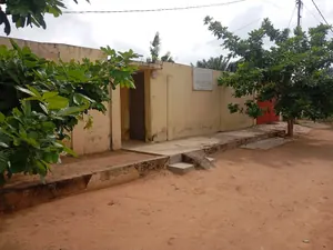Deux maisons jumelles 2 pièces en vente à Adidogomé Yokoe Anti-Gang sur 1 lot – 55 millions FCFA pour les deux — photo 4