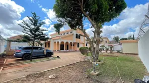 Villa 6 pièces sur 2 lots à vendre à la Cité OUA – 1 milliard FCFA — photo 4