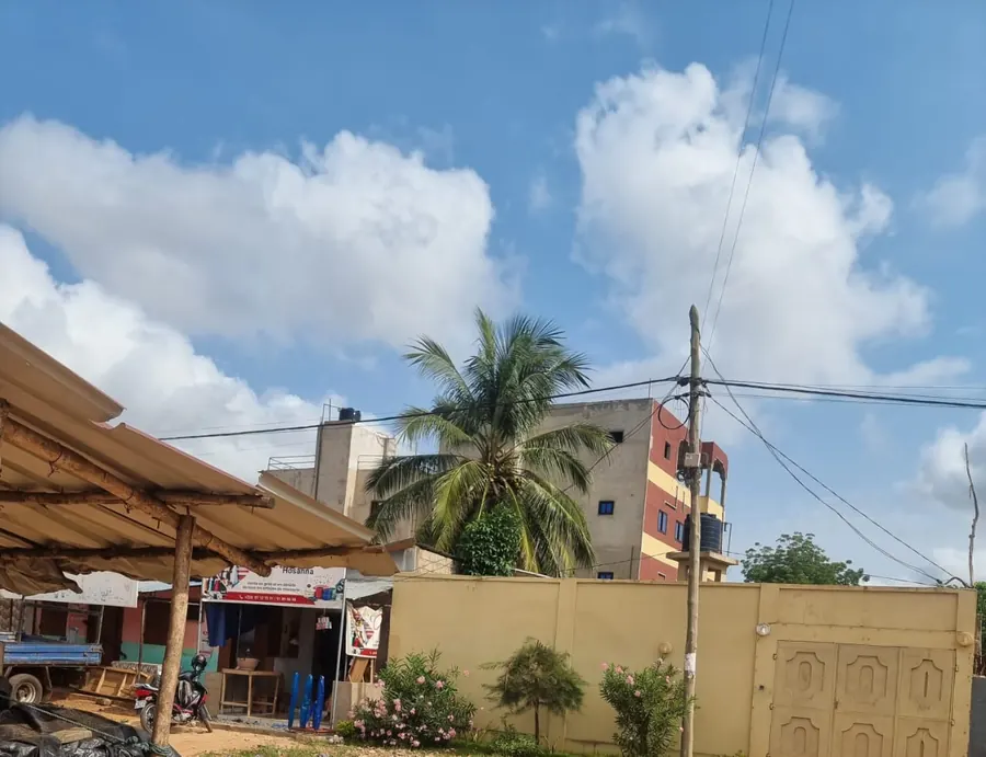 Terrain de 207 m² en vente en bord du goudron à Zanguéra Marché – 35 000 000 FCFA