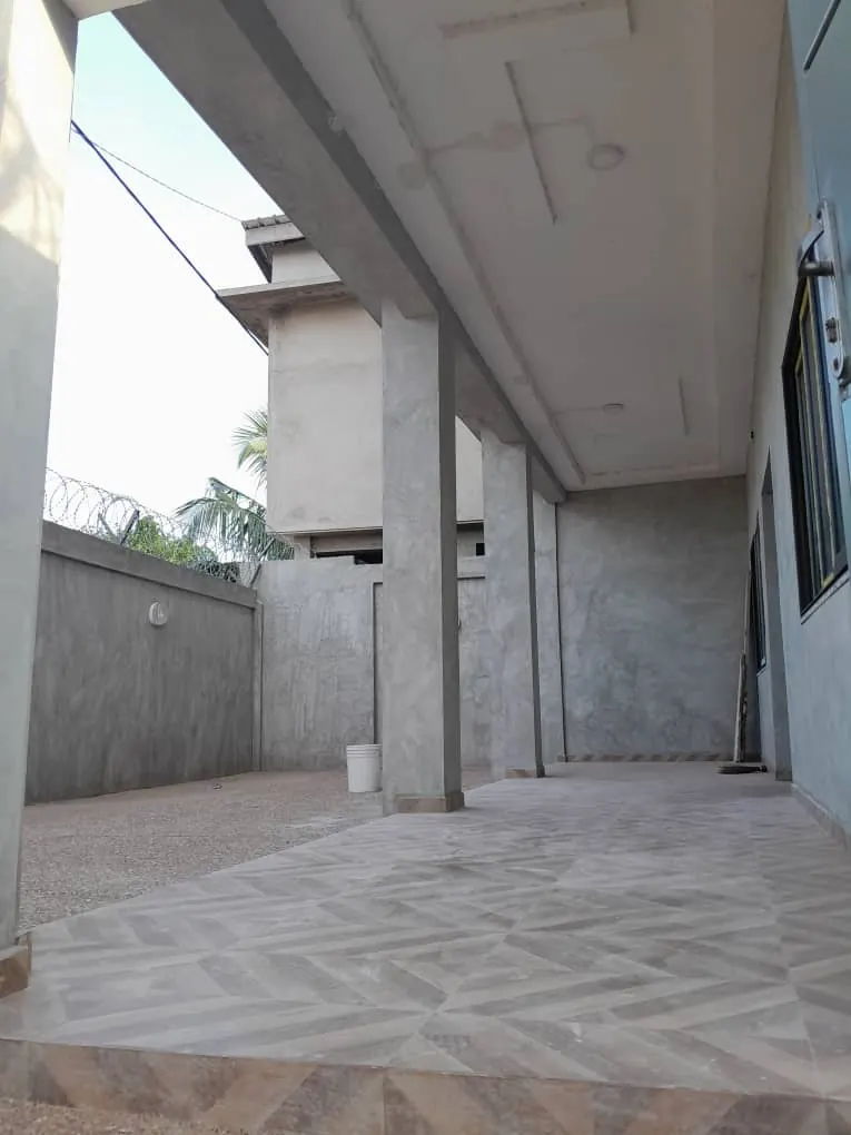 Villa nouvelle construction 7 chambres 300 m² en vente à Agoè Nanegbe – 70 millions FCFA