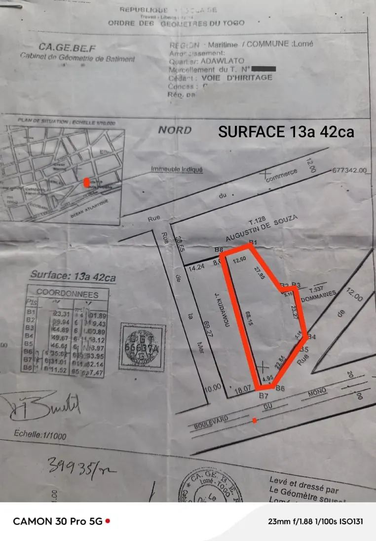 Terrain 1350 m² en vente en bordure du Boulevard du Mono à Assigamé Adawlato – 2 milliards FCFA