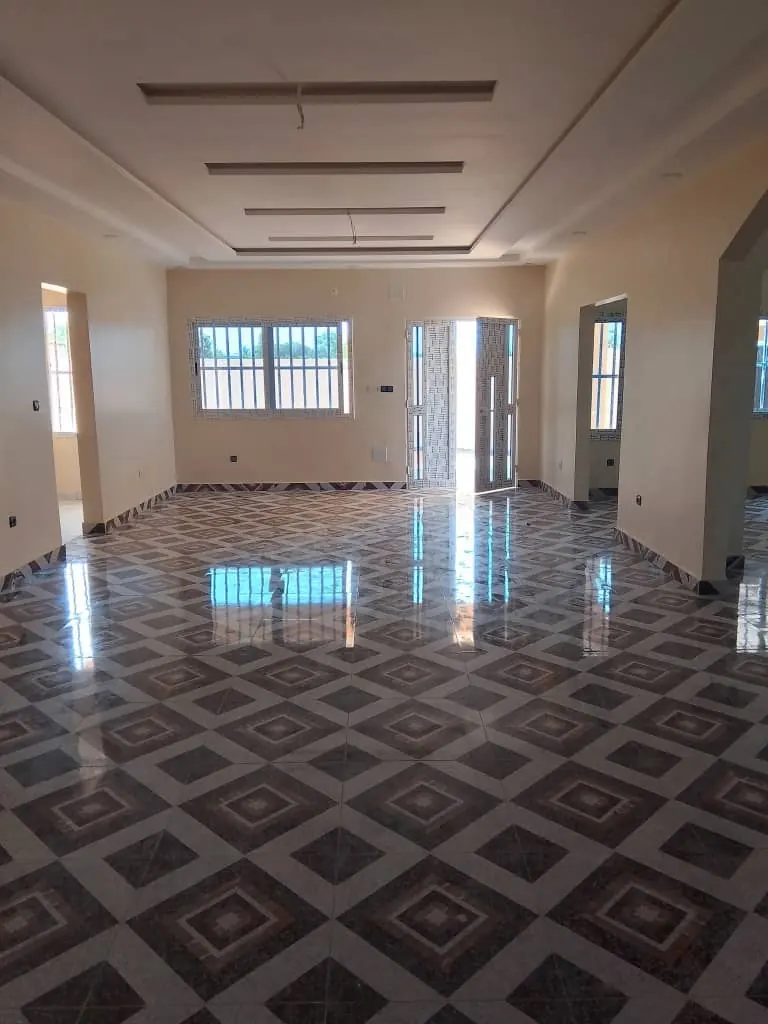 Location et vente d'une villa à Adetikopé Kpotave, nouvelle construction, 4 chambres, 1 lot, avec magasin et dépendance – 120 000 FCFA/mois ou 80 millions FCFA