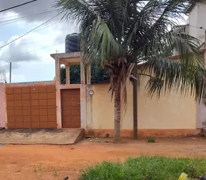 Villa 3 chambres à vendre sur demi-lot à Agoè Zopomahé – 25 millions FCFA