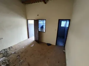 Maison 4 pièces en vente en angle de rue à Zanguera ancien péage – 12 millions FCFA — photo 4