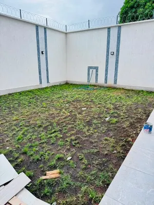 Villa triplex 6 chambres 400 m² à vendre à Djidjolé, proche du goudron – 280 millions FCFA — photo 2
