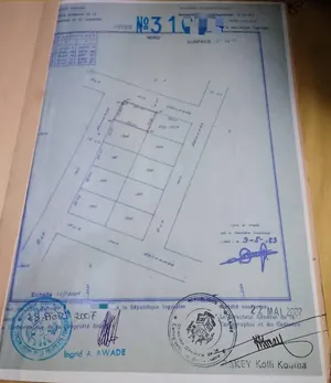 Terrain demi-lot en vente à angle de rue à Hédjranawoé – 45 millions FCFA à débattre
