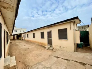 Maison de location 6 chambres à vendre à Novissi Togotelecom – 80 millions FCFA — photo 3
