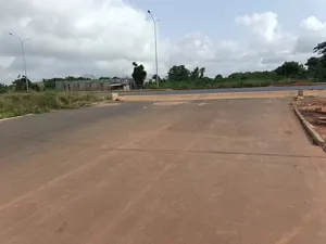 Terrain 2273 m² en vente à Aképédo Monou, angle de rue sur le boulevard Lomé-Kpalimé – prix au lot à confirmer — photo 2