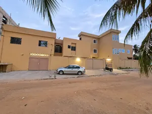 Vente d'une villa à Hountigomé, angle de rue, R+2, 447 m², proche du goudron – 250 millions FCFA