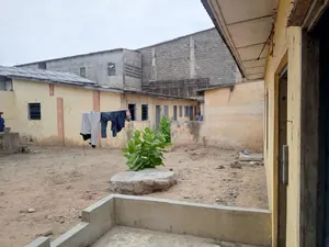 Immeuble R+1 de 600 m² en vente au bord du goudron à Assigamé, Lomé – 650 millions FCFA — photo 5