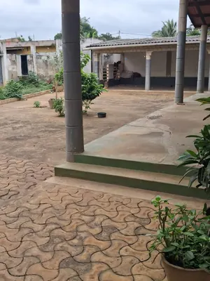Maison 4 chambres avec garage de 600 m² en vente à Zanguera Dekpo – 30 000 000 FCFA — photo 2