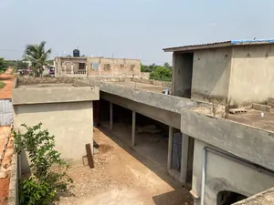 Vente d'une villa à Apessito Sadko, nouvelle construction, demi-lot, 2 chambres, avec jardin, boutique et dépendance – 25 millions FCFA — photo 10