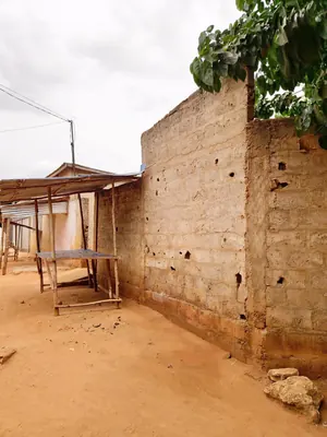 Vente d'une maison à Sogbossito Supermarché Dauphine, demi-lot en angle de rues, 300m du goudron – à partir de 22 500 000 FCFA — photo 2