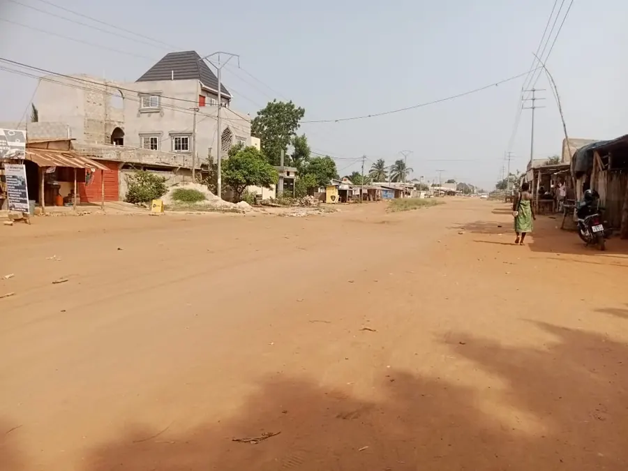 Terrain 1 lot en vente à Légbassito Kové, carrefour Koshigan – 38 millions FCFA