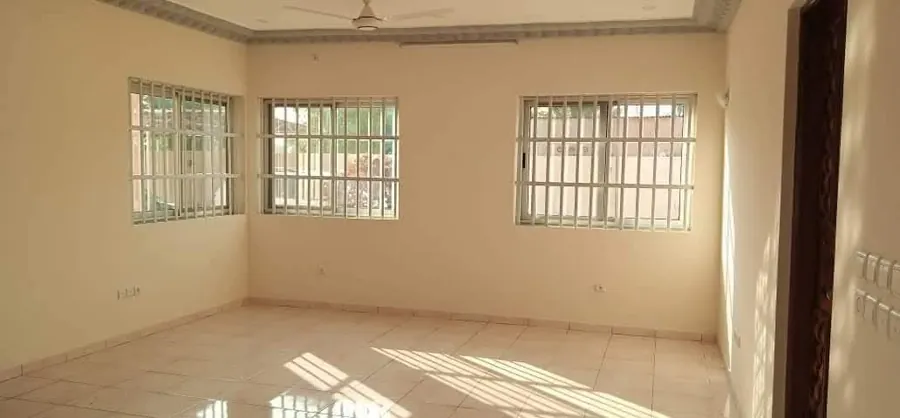 Villa neuve 5 pièces à louer à Baguida, proche du nouveau marché – 700 000 FCFA/mois