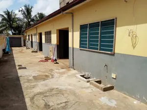 Location d'une maison à Sanguéra, chambre salon avec cuisine interne, terrasse, garage – 40 000 FCFA/mois — photo 6