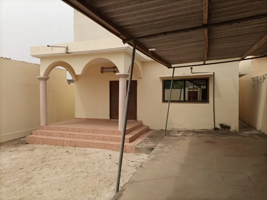 Maison 3 chambres à vendre à Kpogan, 200 m du goudron – 32 000 000 FCFA