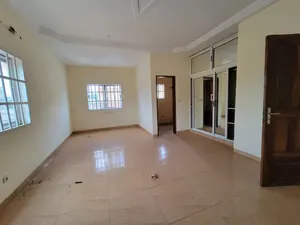 Immeuble avec villa duplex 4 chambres et 4 boutiques en vente à Kégué près du Stade – 250 millions FCFA — photo 3