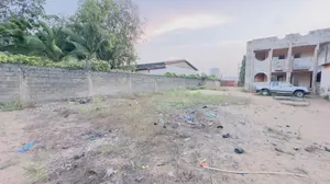 Terrain 6 lots clôturé en vente à Baguida Luxolin, proche du goudron – À partir de 70 millions FCFA le lot — photo 3