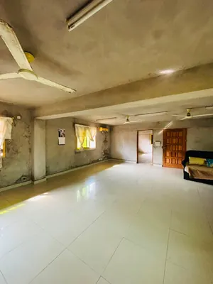 Villa 2 chambres nouvelle construction avec 3 boutiques en vente à Zanguera – 20 millions FCFA — photo 1