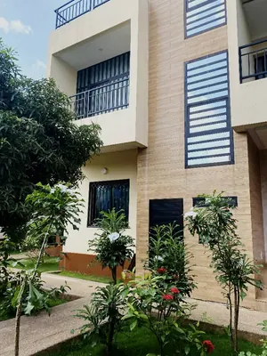 Villa duplex meublée à louer à Logopé, non loin du carrefour Obeno – 500 000 FCFA/mois