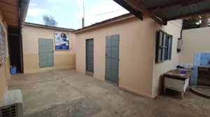 Maison 5 chambres sur demi-lot angle de rue à vendre à Totsi – 40 millions FCFA — photo 4