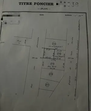 Terrain 438 m² avec immeuble à démolir en vente à Agbalepedo à 300 m du goudron – 30 millions FCFA