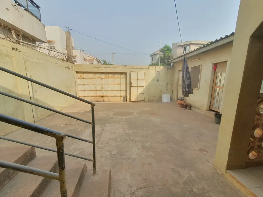 Villa 2 chambres 201 m² en vente à Agoè Réserve à 100 m du goudron – 45 millions FCFA