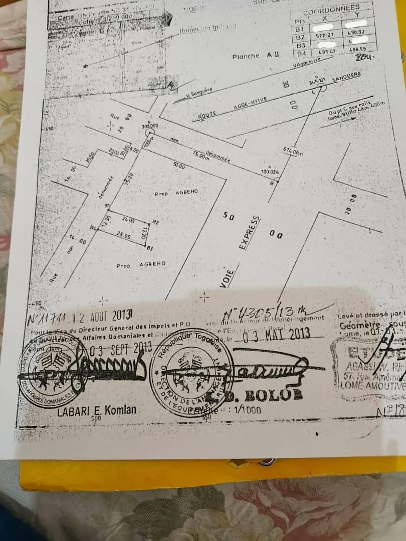 Terrain demi-lot en vente à Agoe Telessou Logopé – 12 000 000 FCFA