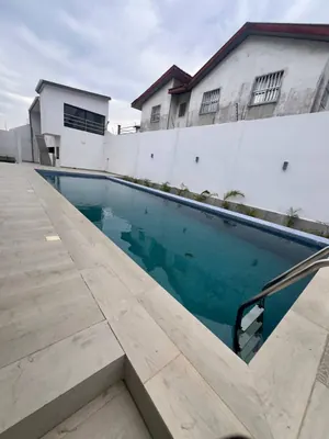 Location d'une villa à Baguida Batovi, duplex avec piscine, 5 chambres, jardin et garage – 1 700 000 FCFA/mois — photo 3