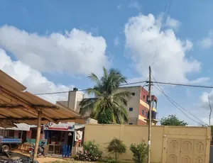 Terrain de 207 m² en vente en bord du goudron à Zanguéra Marché – 35 000 000 FCFA
