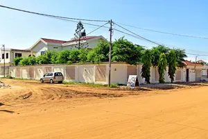 Villa 14 pièces en angle de rue en bordure du goudron à Kpogan – 900 m² – 200 millions FCFA — photo 6