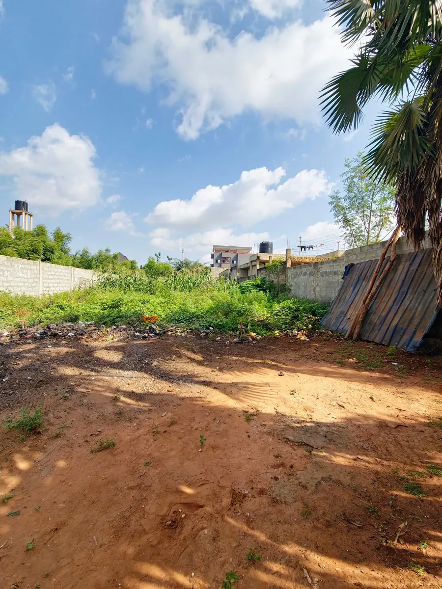 Terrain 500 m² en vente proche du goudron à Légbassito – 30 millions FCFA