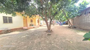 Vente d'une maison à Adjidogomé Assiyeyé, 1 lot avec construction 3 chambres salon et 3 dépendances, en face du marché – 80 millions FCFA — photo 4