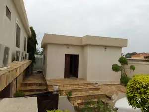 Villa souterraine 4 chambres en vente à Baguida côté plage – 280 millions FCFA