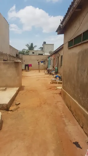 Maison 5 pièces + boutique sur demi-lot en vente à Agoè Atiémé – 20 000 000 FCFA