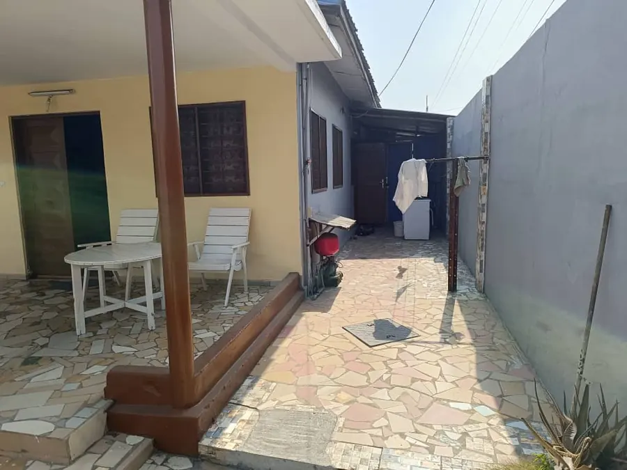 Villa 4 pièces en vente en angle de rue à Kodjoviakopé – 70 millions FCFA