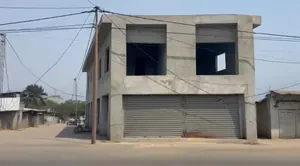 Vente d'un immeuble à Lomé (bord RN1, non loin de Colombe de la Paix), duplex R+1, angle de rue, 199 m² – 275 millions FCFA — photo 4