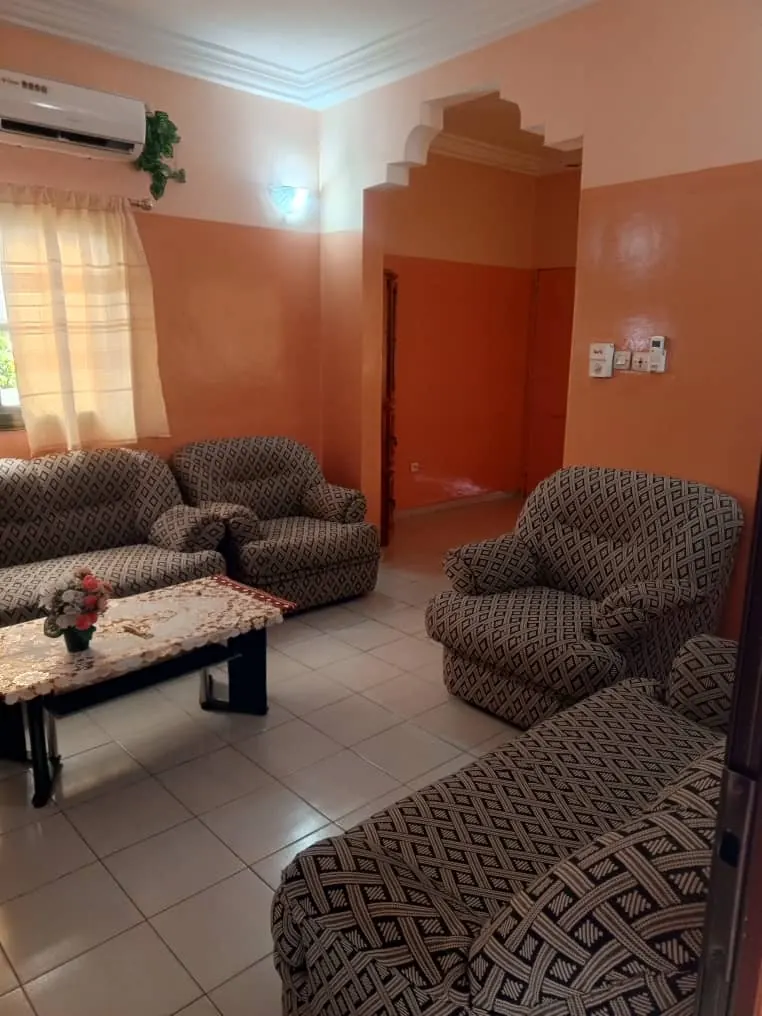 Vente d'une maison à Adidogomé Wonyomé, avec dépendance, titre foncier personnel, demi-lot, à 70m du goudron – 65 millions FCFA à débattre