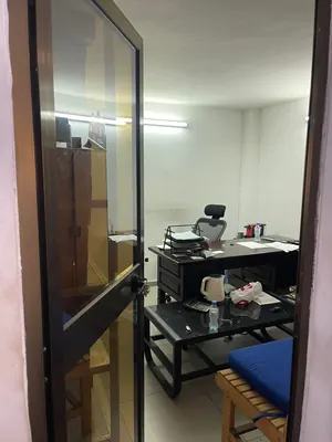 Entrepôt de plus de 600 m² à vendre en bordure de route à Colombe de la Paix – Lomé centre – titre foncier disponible — photo 2