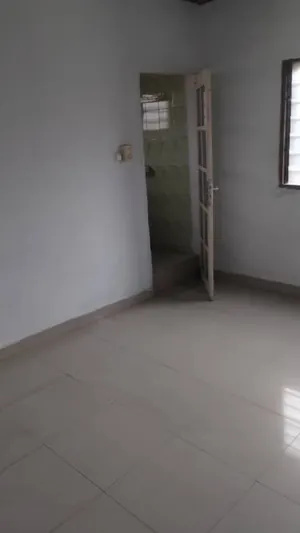Vente d'une villa à Agbalepedo, 6 chambres, R+1 sur demi-lot, titre foncier – 125 millions FCFA — photo 8