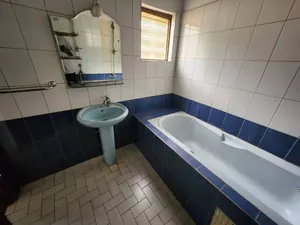 Villa 3 chambres en vente sur les pavés à Djidjolé – 75 millions FCFA