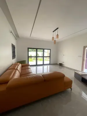 Villa meublée 3 chambres à louer à Attikoumé, proche du goudron – à partir de 500 000 FCFA/mois — photo 2